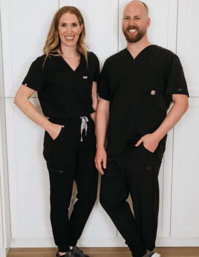 2 doctors standing